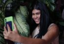 Influenciadora indígena, Ira Maragua promove turismo e cultura nas redes sociais