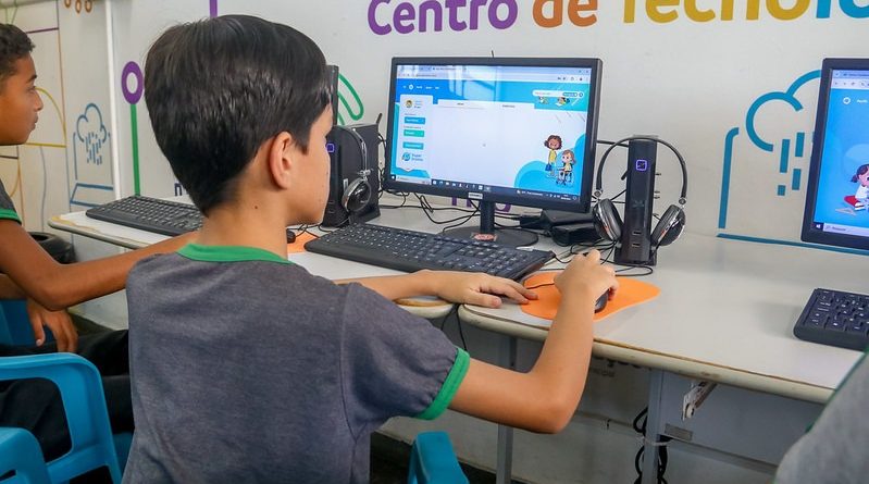 Implantação de centros de tecnologias educacionais melhoram desempenho de alunos da rede pública em Manaus